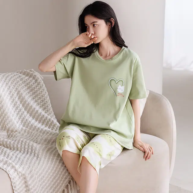 俏薇妮 时尚慵懒简约可爱高级感短袖七分裤带胸垫家居服柔软舒适透气休闲宽松凉感可外穿睡衣套装 女款
