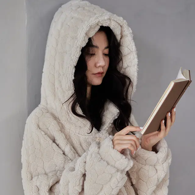 俏薇妮 麦穗长款珊瑚绒 加绒加厚连帽保暖可外穿家居服睡袍/浴袍 女款 杏色