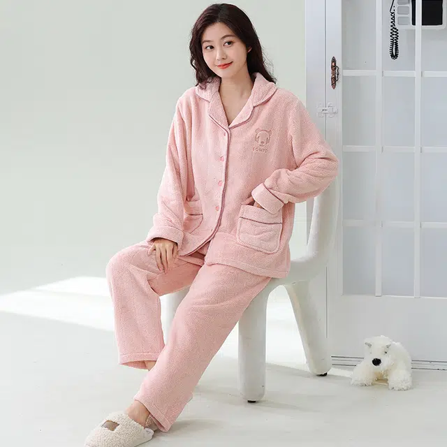 俏薇妮 简约纯色柔软顺滑时尚翻领纽扣高级感家居服保暖舒适可外穿睡衣礼盒 女款 粉红色