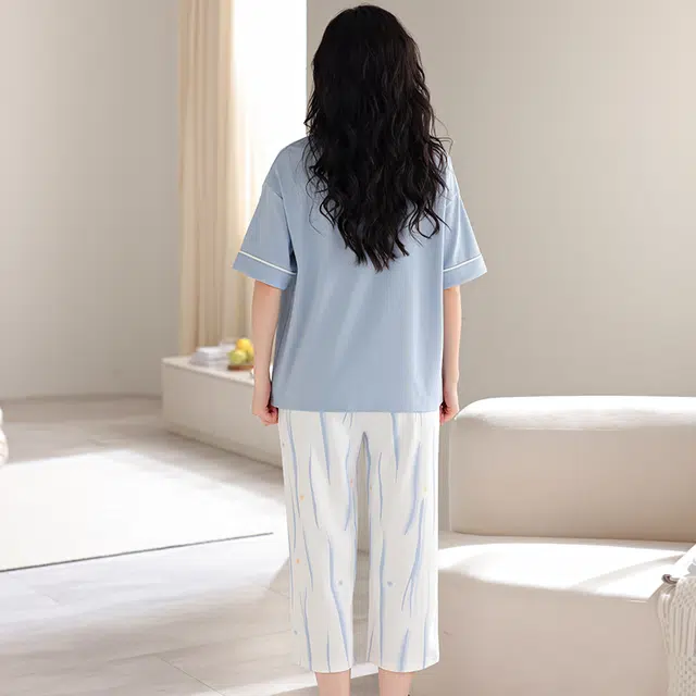 俏薇妮 简约可爱时尚温馨慵懒高级感短袖七分裤带胸垫家居服柔软舒适透气休闲宽松凉感可外穿睡衣套装 女款