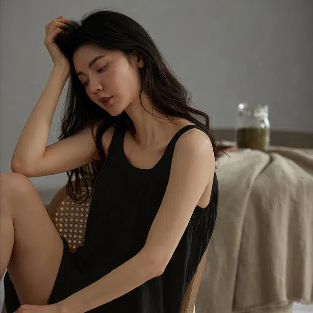 俏薇妮 简约时尚凉感冰丝吊带舒适亲肤短裤睡衣套装 女款 黑色