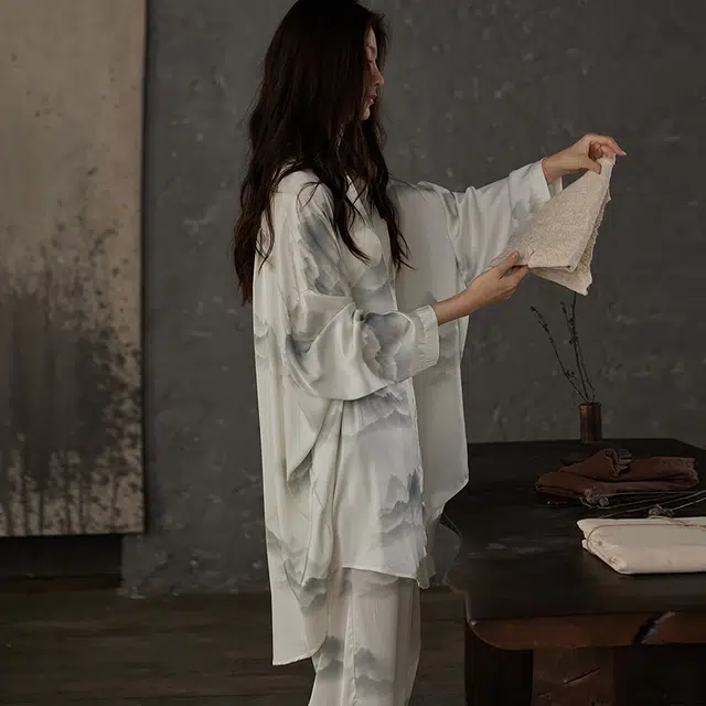 俏薇妮 简约纯色可爱柔软水墨画冰丝带胸垫高级感长袖长裤休闲舒适可外穿睡衣套装 女款 米白色