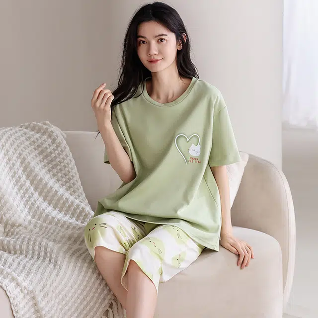 俏薇妮 时尚慵懒简约可爱高级感短袖七分裤带胸垫家居服柔软舒适透气休闲宽松凉感可外穿睡衣套装 女款