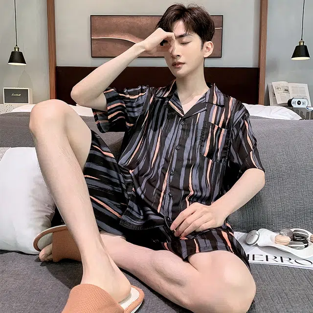 俏薇妮 凉感冰丝睡衣时尚条纹提花高级感翻领休闲可外穿短袖家居服睡衣套装 男款 蓝黑