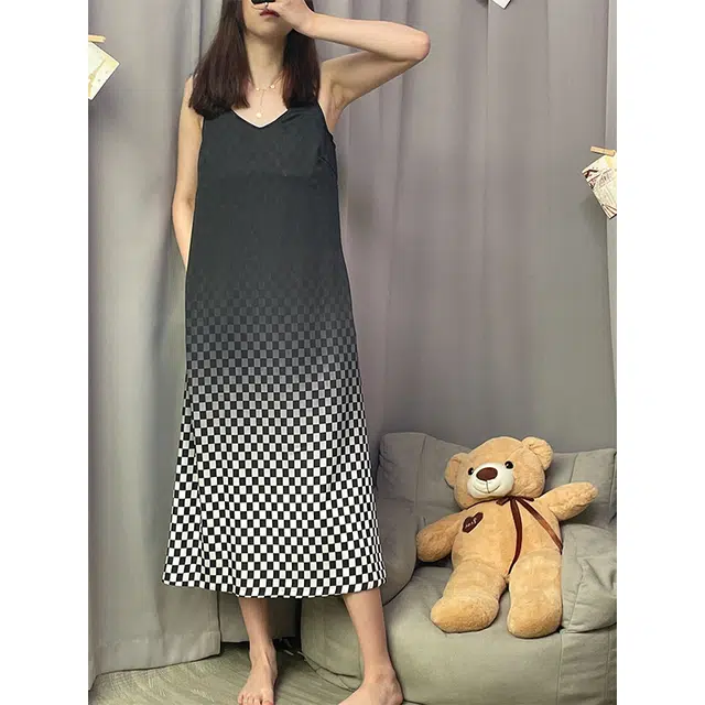 俏薇妮 睡裙女夏季吊带凉感冰丝家居服时尚渐变棋盘格可外穿女士睡衣 家居连衣裙 女款 渐变棋盘格