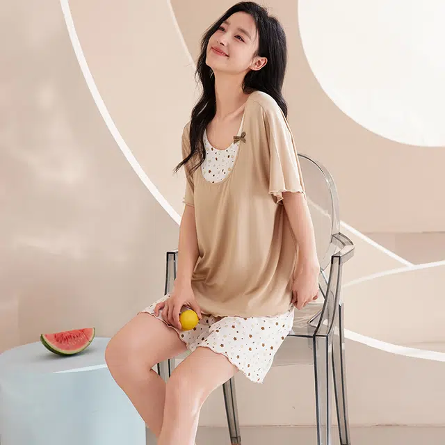 俏薇妮 简约时尚柔软高级感带胸垫短袖家居服舒适透气休闲凉感可外穿睡衣套装 女款 黄色