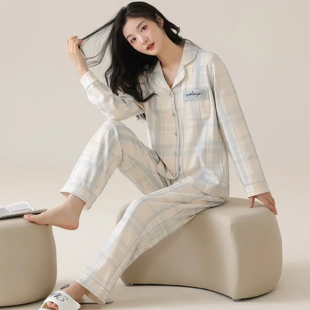 俏薇妮 简约可爱字母格子高级感翻领长袖长裤家居服休闲舒适可外穿睡衣礼盒 女款 杏色