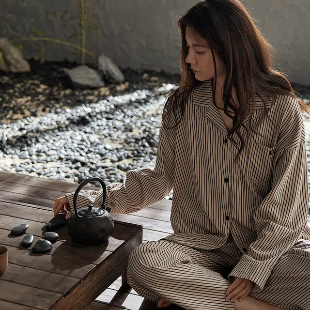 俏薇妮 简约柔软时尚条纹高级感长袖长裤家居服休闲舒适可外穿睡衣套装 女款 卡其色
