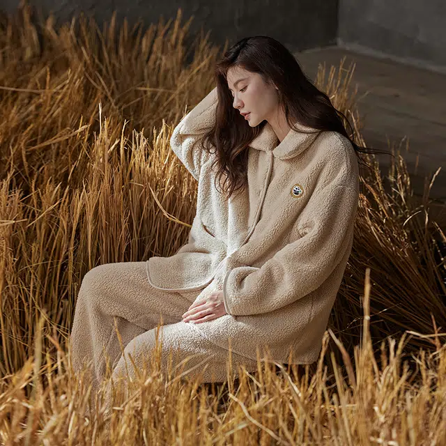 俏薇妮 简约翻领蓄温保暖长袖长裤可外穿家居服睡衣套装 女款 浅杏色