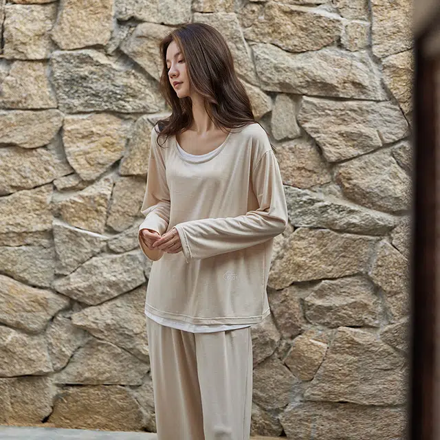 俏薇妮 简约纯色时尚带胸垫防凸点圆领高级感家居服休闲舒适可外穿睡衣套装 女款 米白色