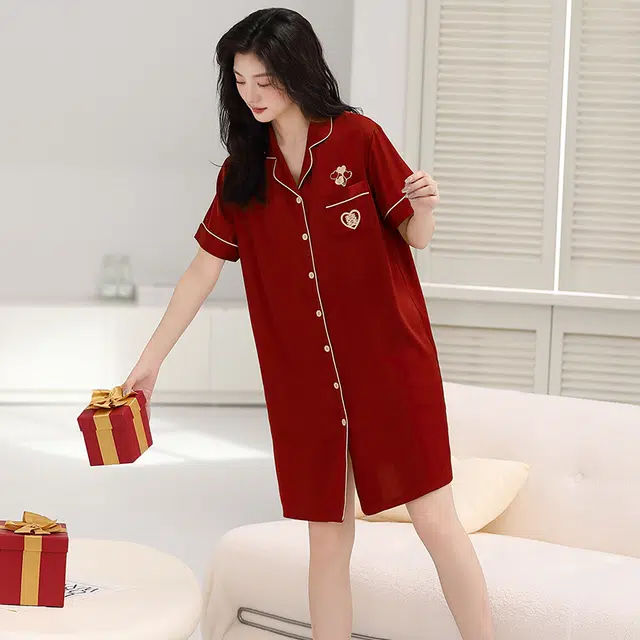 俏薇妮 简约纯色冰丝柔软喜庆时尚高级感短袖家居服休闲宽松舒适凉爽透气可外穿睡裙 女款 红色