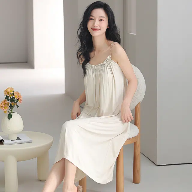 俏薇妮 柔软简约纯色时尚高级感带胸垫吊带家居服舒适透气休闲可外穿无袖睡裙 女款 图片色