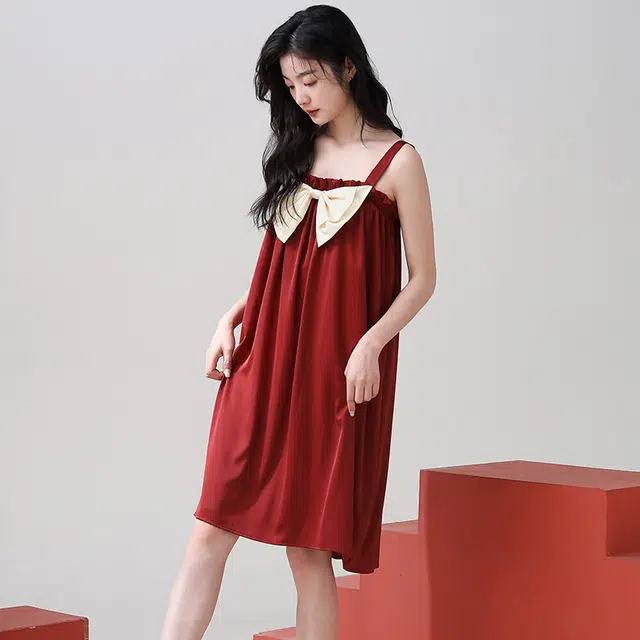 俏薇妮 简约纯色冰丝柔软时尚性感优雅高级感吊带家居服休闲宽松舒适凉爽透气可外穿睡裙 女款 红色