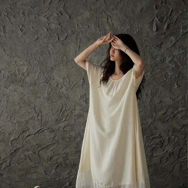 俏薇妮 简约短袖长款宽松带胸垫睡裙 女款 奶白色
