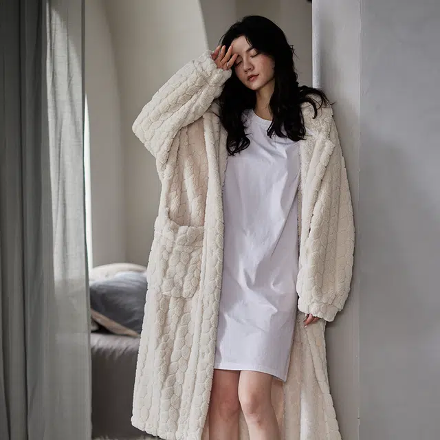 俏薇妮 麦穗长款珊瑚绒 加绒加厚连帽保暖可外穿家居服睡袍/浴袍 女款 杏色