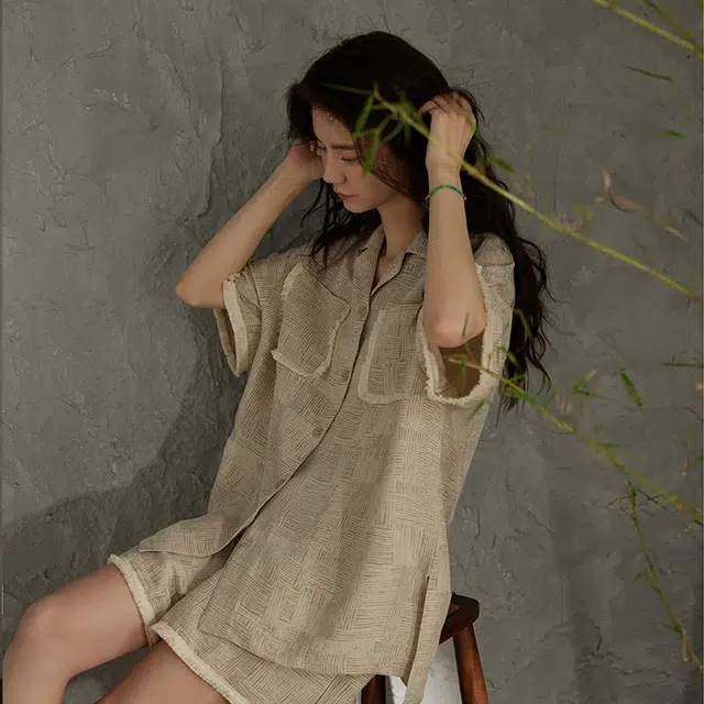 俏薇妮 简约短袖短裤带胸垫一体软绵绵凉感家居服薄款格子宽松休闲实用可外穿睡衣套装 女款 杏色