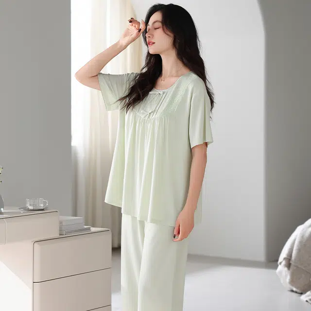俏薇妮 简约凉感时尚大气高级感带胸垫短袖七分裤家居服舒适透气休闲宽松可外穿睡衣套装 女款