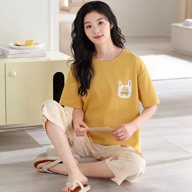 俏薇妮 简约可爱时尚慵懒高级感短袖七分裤带胸垫家居服柔软舒适透气休闲宽松凉感可外穿睡衣套装 女款