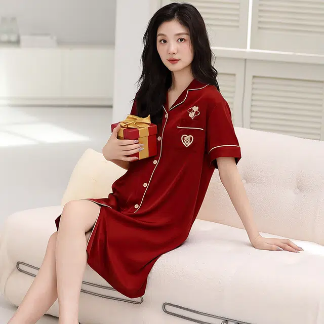 俏薇妮 简约纯色冰丝柔软喜庆时尚高级感短袖家居服休闲宽松舒适凉爽透气可外穿睡裙 女款 红色