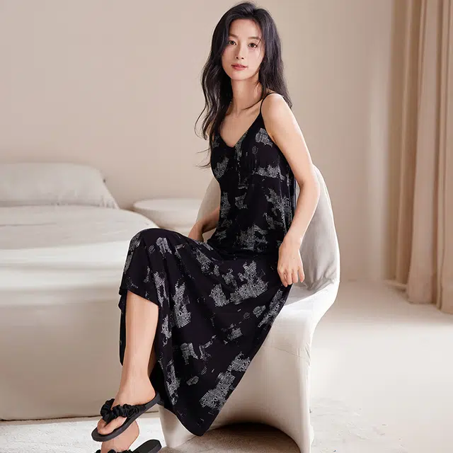 俏薇妮 柔软简约带胸垫家居服舒适透气休闲凉感可外穿无袖吊带睡裙 女款 深灰色