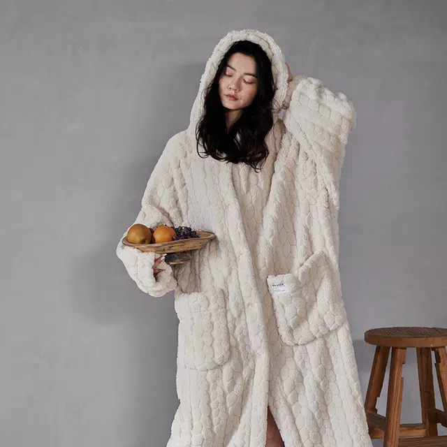 俏薇妮 麦穗长款珊瑚绒 加绒加厚连帽保暖可外穿家居服睡袍/浴袍 女款 杏色