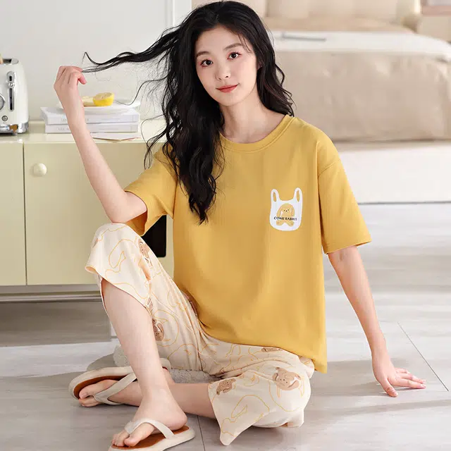 俏薇妮 简约可爱时尚慵懒高级感短袖七分裤带胸垫家居服柔软舒适透气休闲宽松凉感可外穿睡衣套装 女款
