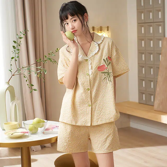 俏薇妮 简约温馨可爱时尚高级感短袖短裤家居服休闲宽松舒适凉爽透气可外穿夏季睡衣套装 女款 杏色