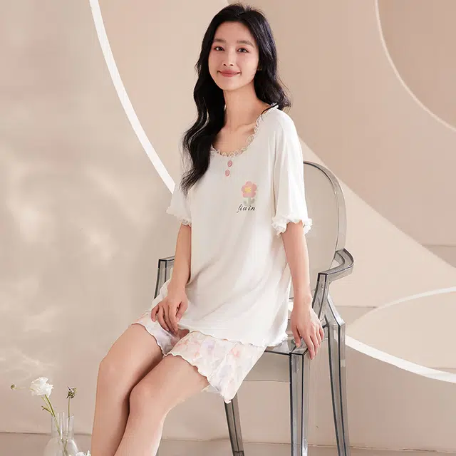 俏薇妮 简约时尚柔软可爱高级感带胸垫短袖家居服舒适透气休闲凉感可外穿睡衣套装 女款 白色