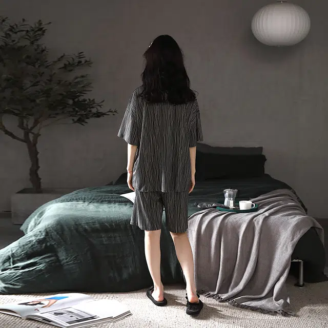 俏薇妮 简约家居服亲肤舒适凉感条纹短袖高级感实用可外穿五分裤睡衣套装 女款 黑色