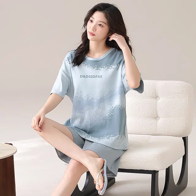 俏薇妮 简约柔软可爱时尚圆领带胸垫短袖高级感家居服休闲舒适凉爽透气可外穿睡衣套装 女款 浅蓝色