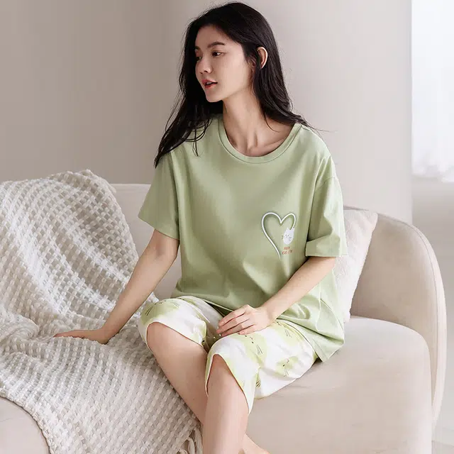 俏薇妮 时尚慵懒简约可爱高级感短袖七分裤带胸垫家居服柔软舒适透气休闲宽松凉感可外穿睡衣套装 女款