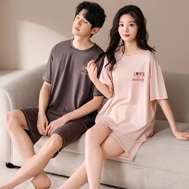 俏薇妮 柔软简约纯色时尚字母爱心高级感套头短袖短裤家居服舒适透气休闲宽松凉感可外穿夏季睡衣套装 男女同款 图片色