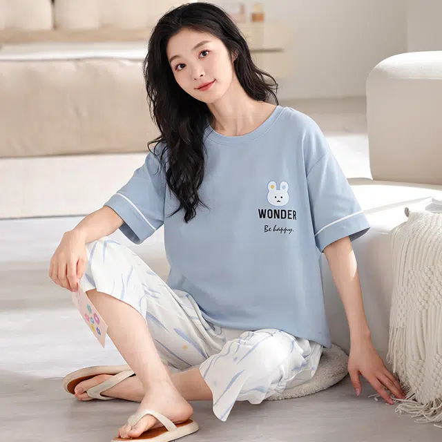 俏薇妮 简约可爱时尚温馨慵懒高级感短袖七分裤带胸垫家居服柔软舒适透气休闲宽松凉感可外穿睡衣套装 女款