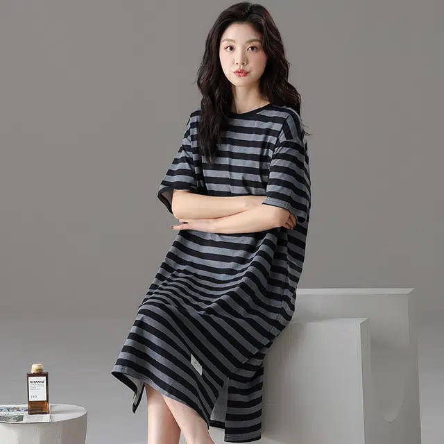 俏薇妮 简约时尚温馨条纹休闲舒适凉爽透气可外穿短袖睡裙 女款 深灰色