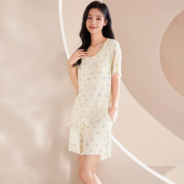 俏薇妮 简约时尚柔软碎花可爱高级感带胸垫短袖家居服舒适透气休闲凉感可外穿睡衣套装 女款 浅黄色