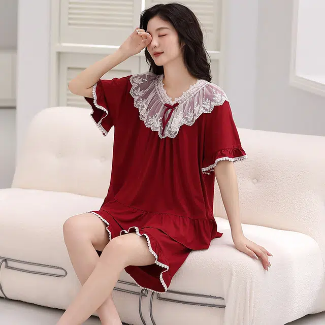 俏薇妮 简约纯色柔软蕾丝边高级感短袖短裤家居服休闲宽松舒适凉爽透气可外穿睡衣套装 女款 红色