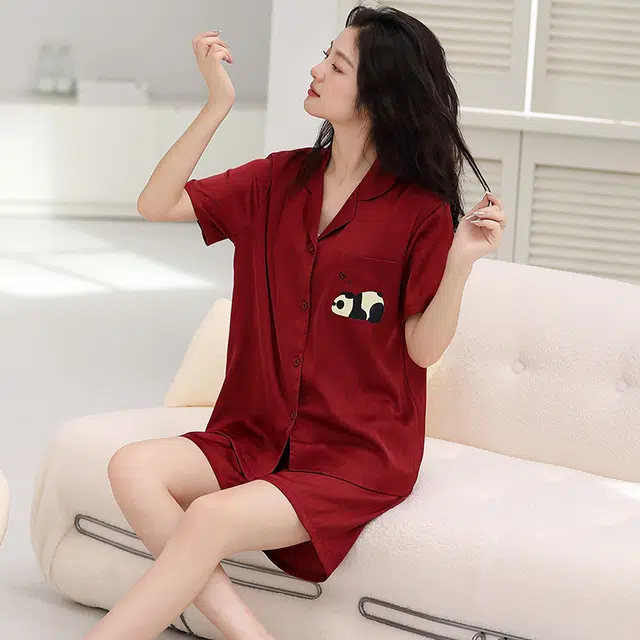 俏薇妮 简约纯色冰丝柔软可爱图案高级感短袖短裤家居服休闲宽松舒适凉爽透气可外穿睡衣套装 女款 红色