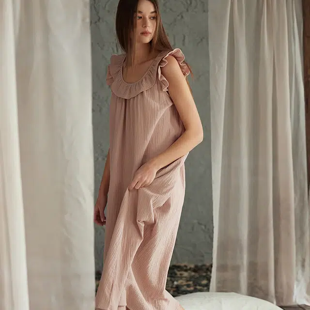 俏薇妮 简约柔软纯棉高级感带胸垫吊带家居服舒适透气睡裙 女款 粉红色