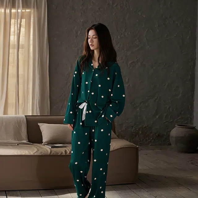 俏薇妮 简约可爱柔软带胸垫高级感长袖长裤家居服休闲舒适可外穿睡衣套装 女款 藏青色