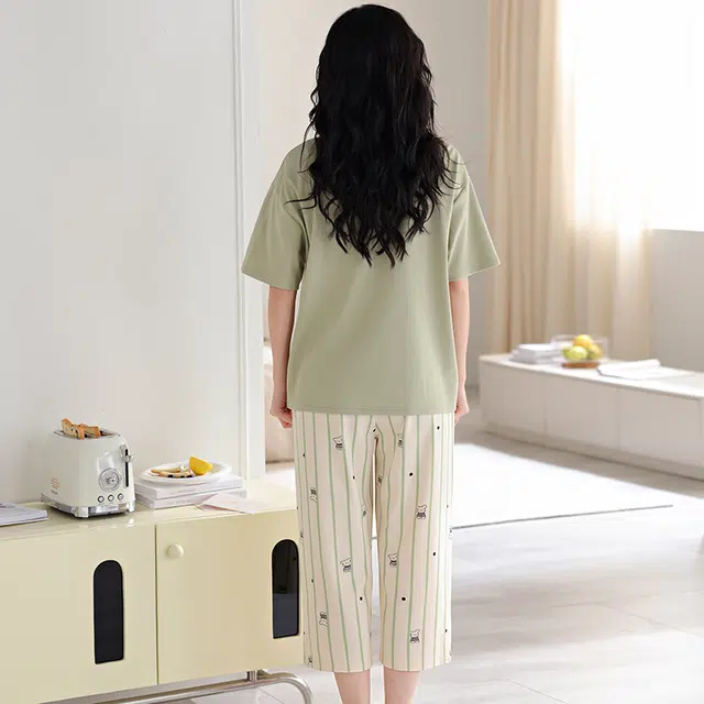 俏薇妮 简约可爱时尚慵懒高级感短袖七分裤带胸垫家居服柔软舒适透气休闲凉感可外穿睡衣套装 女款