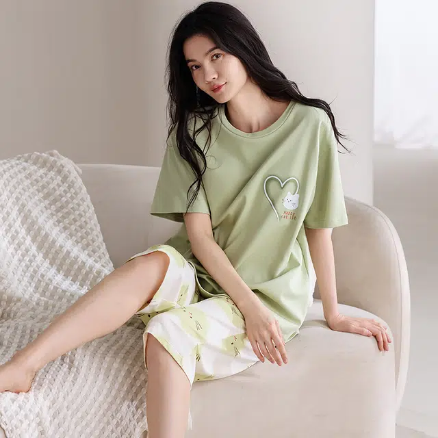 俏薇妮 时尚慵懒简约可爱高级感短袖七分裤带胸垫家居服柔软舒适透气休闲宽松凉感可外穿睡衣套装 女款