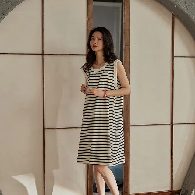 俏薇妮 简约凉感柔软条纹高级感带胸垫无袖家居服舒适透气休闲宽松可外穿睡裙 女款