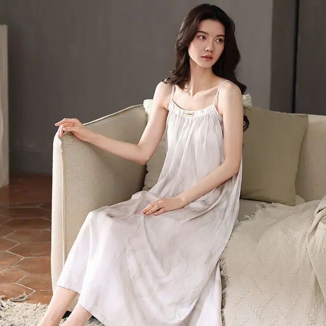 俏薇妮 柔软简约冰丝时尚可爱高级感带胸垫无袖吊带家居服舒适透气休闲凉感可外穿睡裙 女款 浅灰色