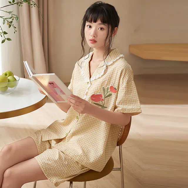 俏薇妮 简约温馨可爱时尚高级感短袖短裤家居服休闲宽松舒适凉爽透气可外穿夏季睡衣套装 女款 杏色