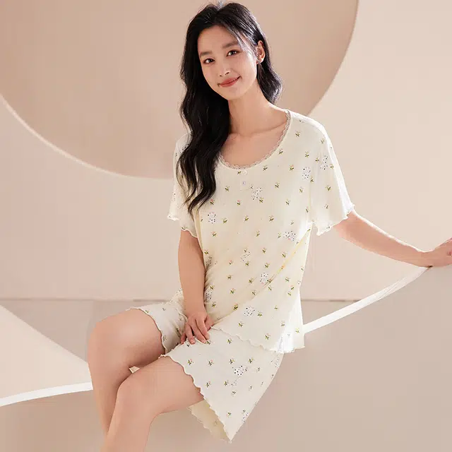俏薇妮 简约时尚柔软碎花可爱高级感带胸垫短袖家居服舒适透气休闲凉感可外穿睡衣套装 女款 浅黄色
