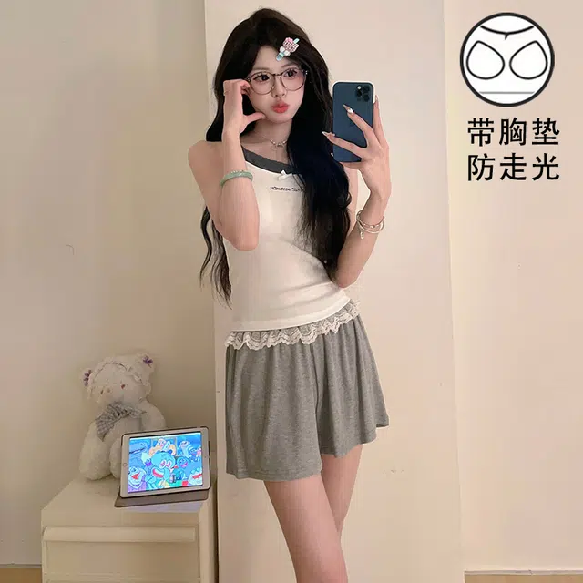 俏薇妮 简约凉感柔软时尚蕾丝高级感带胸垫吊带短裤家居服舒适透气休闲宽松可外穿夏季睡衣套装 女款
