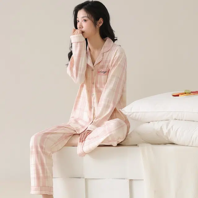 俏薇妮 简约可爱字母格子高级感翻领长袖长裤家居服休闲舒适可外穿睡衣礼盒 女款 粉红色