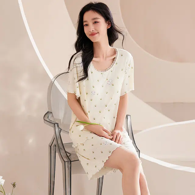 俏薇妮 简约时尚柔软碎花可爱高级感带胸垫短袖家居服舒适透气休闲凉感可外穿睡衣套装 女款 浅黄色