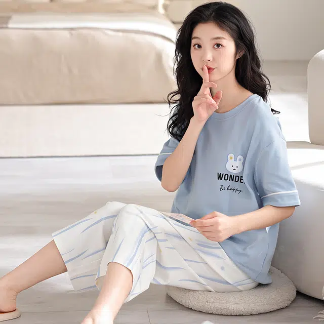 俏薇妮 简约可爱时尚温馨慵懒高级感短袖七分裤带胸垫家居服柔软舒适透气休闲宽松凉感可外穿睡衣套装 女款