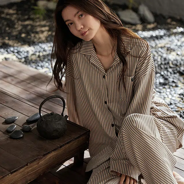 俏薇妮 简约柔软时尚条纹高级感长袖长裤家居服休闲舒适可外穿睡衣套装 女款 卡其色
